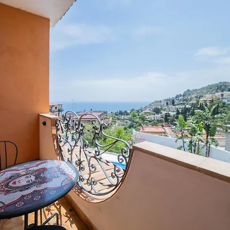 Casa Pertosa Bed & Breakfast 4*