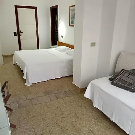 Casa Pertosa فندق مبيت وإفطار تاورمينا